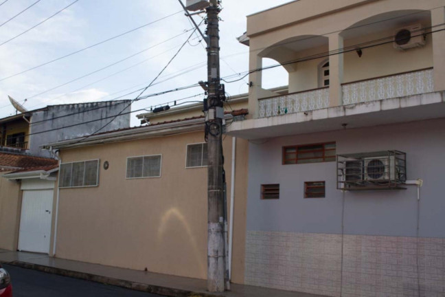 Imagem Casa com 3 Quartos à Venda, 541 m² em Santana - Pindamonhangaba