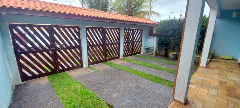 Imagem Casa com 4 Quartos à Venda, 350 m² em Maria Helena Novaes - Peruíbe Imagem Casa com 4 Quartos à Venda, 350 m² em Maria Helena Novaes - Peruíbe