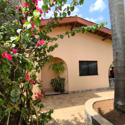 Imagem Casa com 5 Quartos à Venda, 220 m² em Parque Acalanto - Goiania Imagem Casa com 5 Quartos à Venda, 220 m² em Parque Acalanto - Goiania
