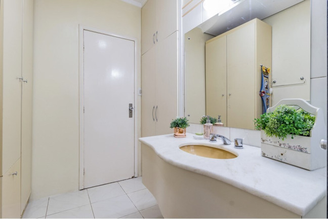 Imagem Casa com 3 Quartos à Venda, 290 m² em Jardim Europa - Porto Alegre Imagem Casa com 3 Quartos à Venda, 290 m² em Jardim Europa - Porto Alegre