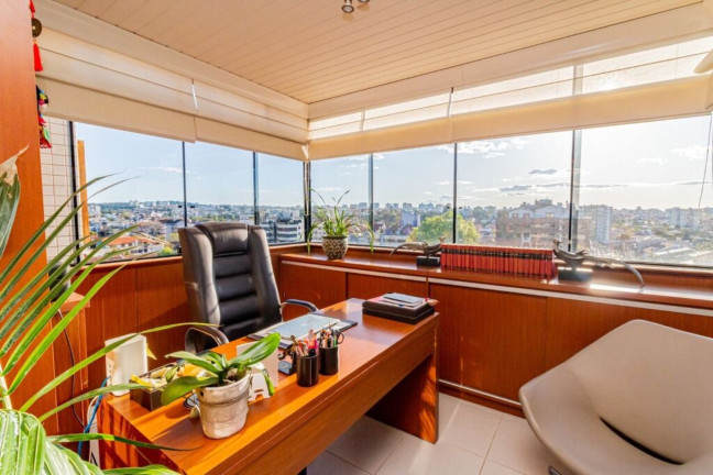 Imagem Imóvel com 3 Quartos à Venda, 278 m² em Jardim Itu - Porto Alegre Imagem Imóvel com 3 Quartos à Venda, 278 m² em Jardim Itu - Porto Alegre