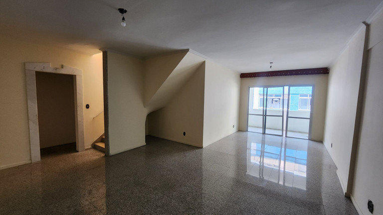 Apartamento com 3 Quartos para Alugar, 270 m² em Itararé - São Vicente