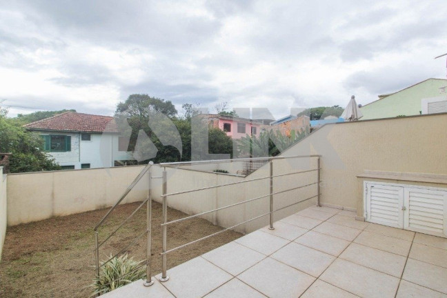 Imagem Sobrado com 3 Quartos à Venda, 220 m² em Jardim Sabará - Porto Alegre