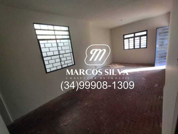 Imagem Casa com 3 Quartos à Venda, 250 m² em Nossa Senhora Aparecida - Uberlândia