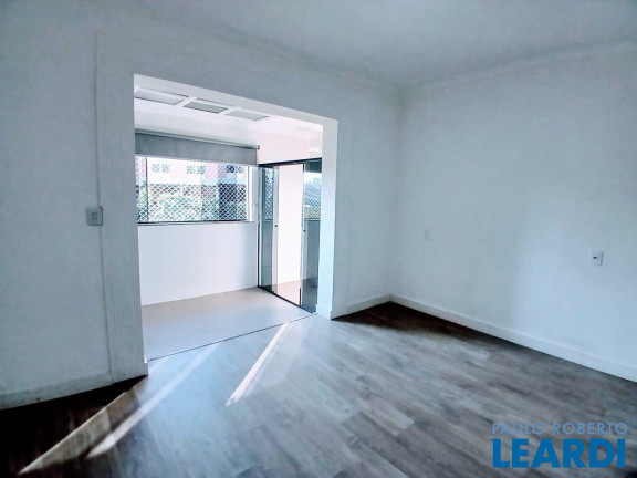 Imagem Sobrado com 3 Quartos à Venda, 250 m² em Vila Scarpelli - Santo André Imagem Sobrado com 3 Quartos à Venda, 250 m² em Vila Scarpelli - Santo André