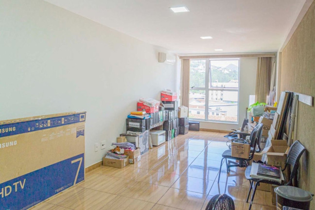 Sala Comercial à Venda, 26 m² em Várzea - Teresópolis