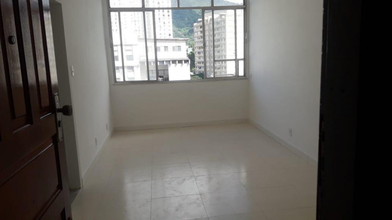 Imagem Casa com 1 Quarto à Venda, 30 m² em Laranjeiras - Rio De Janeiro Imagem Casa com 1 Quarto à Venda, 30 m² em Laranjeiras - Rio De Janeiro