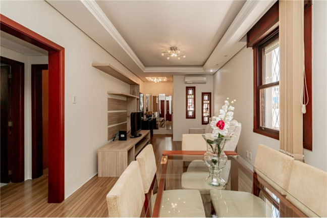 Imagem Casa com 3 Quartos à Venda, em Vila Ipiranga - Porto Alegre Imagem Casa com 3 Quartos à Venda, em Vila Ipiranga - Porto Alegre