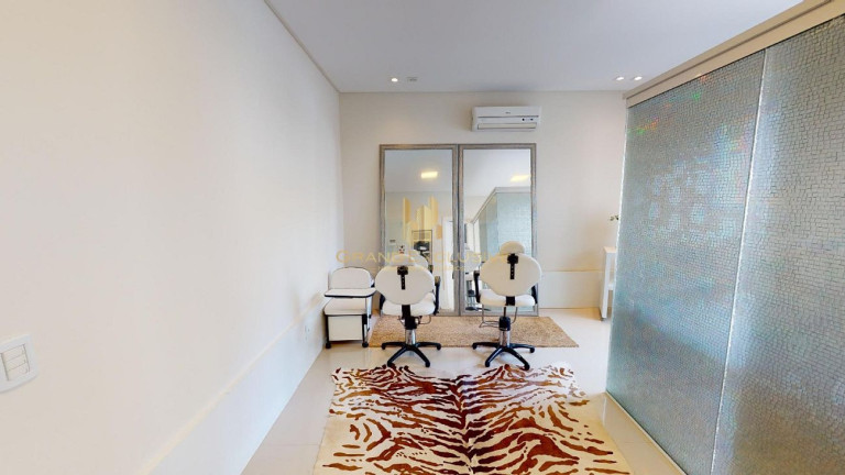 Imagem Apartamento com 3 Quartos à Venda, 134 m² em Centro - Balneário Camboriú Imagem Apartamento com 3 Quartos à Venda, 134 m² em Centro - Balneário Camboriú