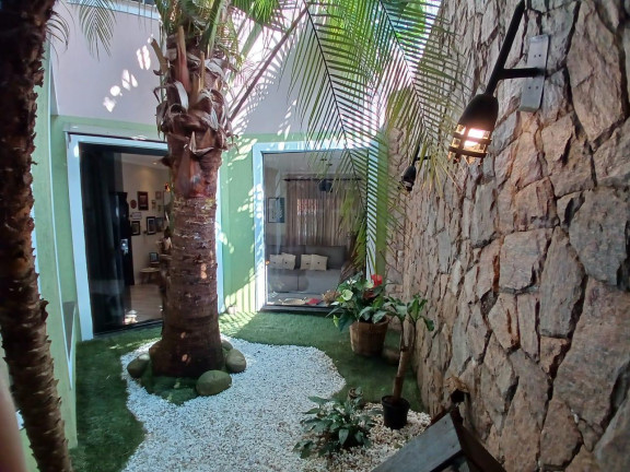 Imagem Casa com 3 Quartos à Venda, 275 m² em Capão Raso - Curitiba