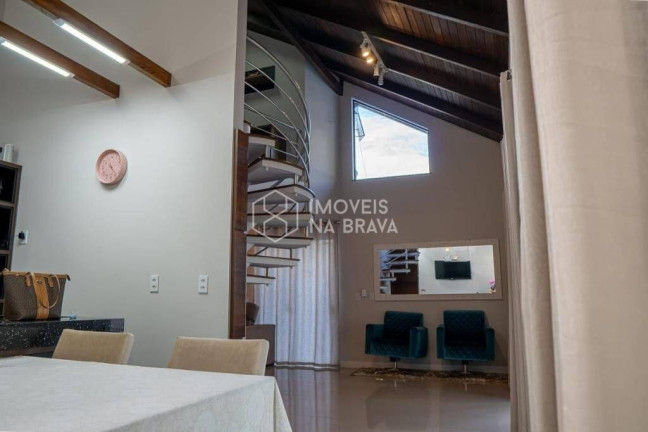 Imagem Casa com 3 Quartos para Alugar, 200 m² em Praia Brava - Itajaí Imagem Casa com 3 Quartos para Alugar, 200 m² em Praia Brava - Itajaí