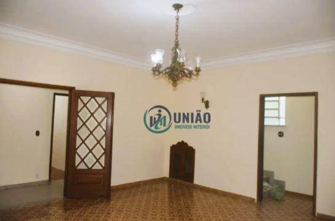 Imagem Casa com 5 Quartos à Venda, 220 m² em São Francisco - Niterói Imagem Casa com 5 Quartos à Venda, 220 m² em São Francisco - Niterói
