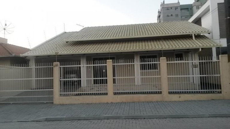 Casa com 3 Quartos para Alugar ou Temporada, 324 m² em Itacolomi - Balneário Piçarras