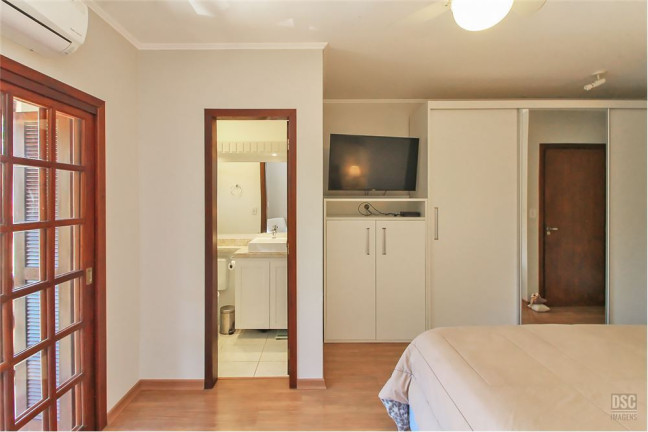 Imagem Casa com 2 Quartos à Venda, em Hípica - Porto Alegre Imagem Casa com 2 Quartos à Venda, em Hípica - Porto Alegre