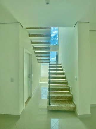 Imagem Imóvel com 3 Quartos à Venda, 250 m² Imagem Imóvel com 3 Quartos à Venda, 250 m²