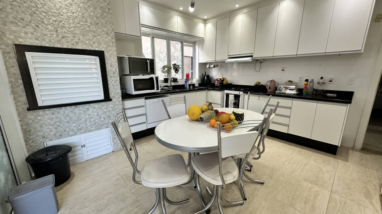 Imagem Casa com 3 Quartos à Venda, 303 m² em Klp - Foz Do Iguaçu Imagem Casa com 3 Quartos à Venda, 303 m² em Klp - Foz Do Iguaçu