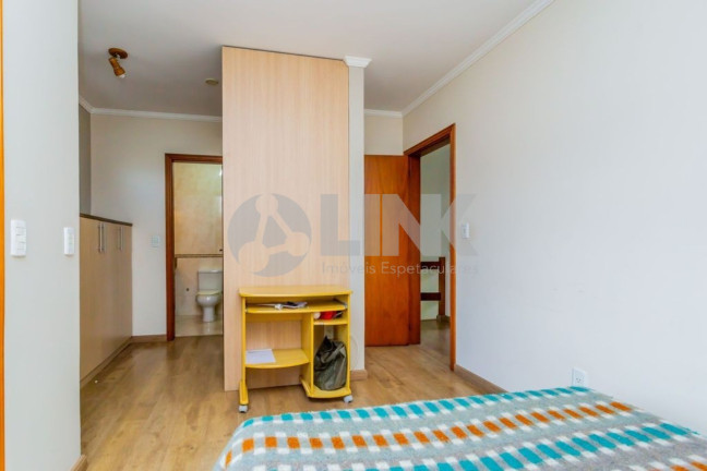 Imagem Imóvel com 3 Quartos à Venda, 128 m² em Jardim Itu - Porto Alegre Imagem Imóvel com 3 Quartos à Venda, 128 m² em Jardim Itu - Porto Alegre