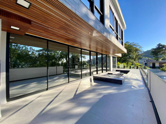 Imagem Sobrado com 4 Quartos à Venda, 432 m² em Barra - Balneário Camboriú Imagem Sobrado com 4 Quartos à Venda, 432 m² em Barra - Balneário Camboriú