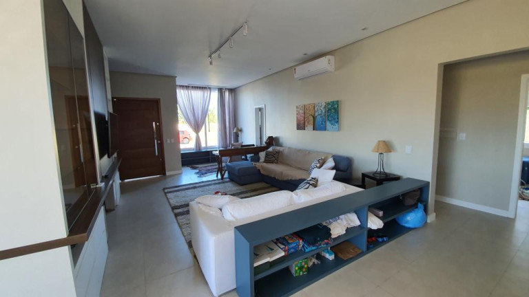 Imagem Casa com 3 Quartos à Venda, 228 m² em Atlântida Sul - Osorio
