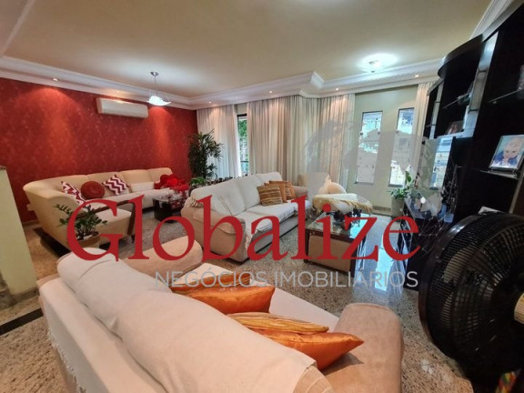 Casa com 4 Quartos à Venda, 338 m² em Embaré - Santos