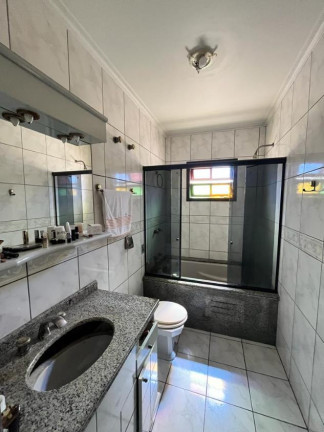 Imagem Sobrado com 4 Quartos à Venda, 216 m² em Guanabara - Joinville