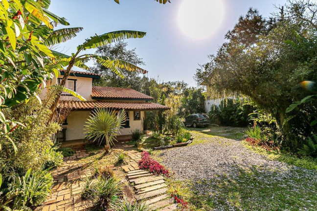 Imagem Casa com 6 Quartos à Venda, em Lagoa Da Conceição - Florianópolis Imagem Casa com 6 Quartos à Venda, em Lagoa Da Conceição - Florianópolis