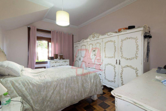 Imagem Casa com 3 Quartos à Venda, 272 m² em Santa Cecília - Porto Alegre Imagem Casa com 3 Quartos à Venda, 272 m² em Santa Cecília - Porto Alegre