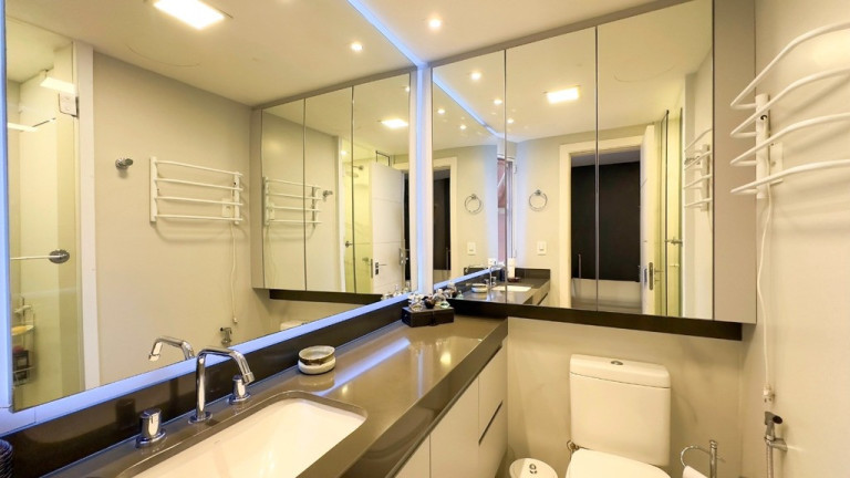 Imagem Apartamento com 3 Quartos à Venda, 178 m² em Santa Cecília - Porto Alegre Imagem Apartamento com 3 Quartos à Venda, 178 m² em Santa Cecília - Porto Alegre
