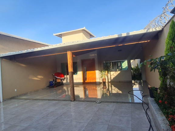 Imagem Casa com 4 Quartos à Venda, 300 m² em Santa Mônica - Belo Horizonte Imagem Casa com 4 Quartos à Venda, 300 m² em Santa Mônica - Belo Horizonte