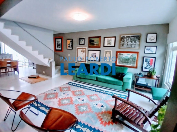 Sobrado com 3 Quartos à Venda, 217 m² em Vila Gilda - Santo André