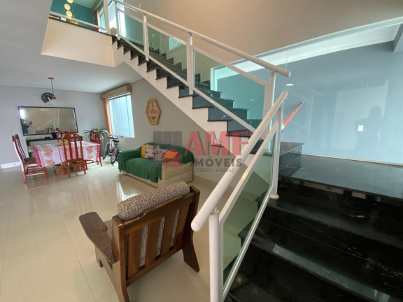 Imagem Sobrado com 5 Quartos à Venda, 323 m² em Centro - Itanhaém Imagem Sobrado com 5 Quartos à Venda, 323 m² em Centro - Itanhaém
