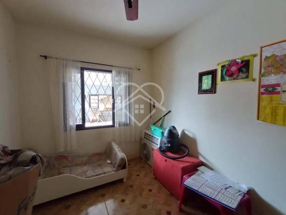 Imagem Casa com 5 Quartos à Venda, 220 m²