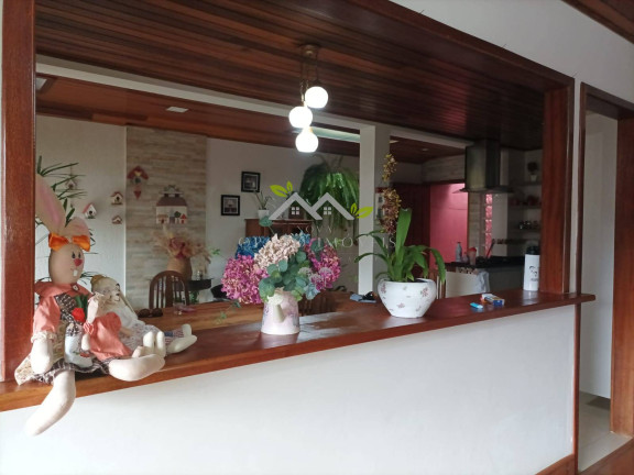 Imagem Casa com 3 Quartos à Venda, 252 m² em Vila Isabela - Campos Do Jordão