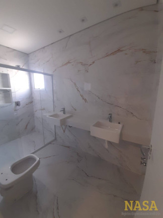 Casa com 3 Quartos à Venda, 365 m² em Jardim Itália - Cuiabá