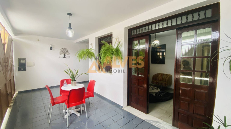 Casa com 4 Quartos à Venda, 200 m² em Capuchinhos - Feira De Santana