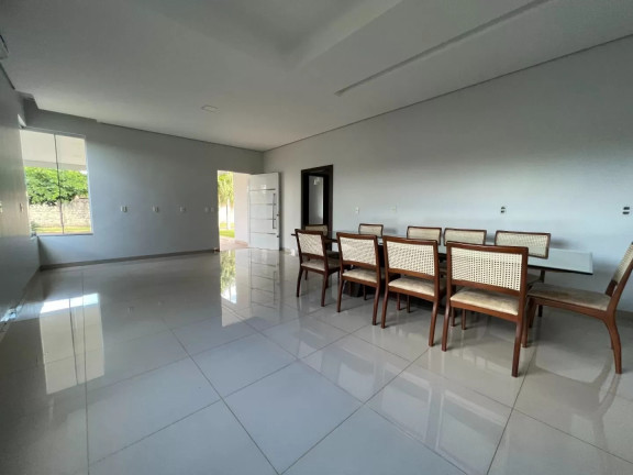 Imagem Casa com 3 Quartos à Venda, 238 m² em Setor Industrial - Sinop