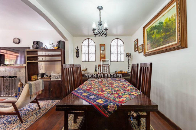Imagem Casa com 4 Quartos à Venda, 174 m² em  Alto - Teresópolis