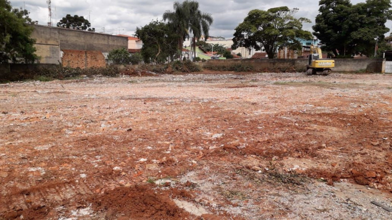 Terreno à Venda, 2.560 m² em Centro - Capela Do Alto