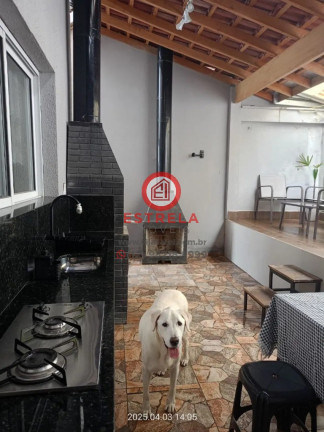 Imagem Casa com 2 Quartos à Venda, 90 m² em Centro - Jacareí Imagem Casa com 2 Quartos à Venda, 90 m² em Centro - Jacareí