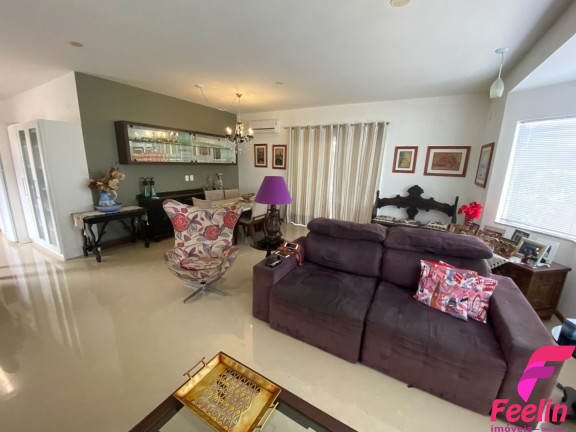 Imagem Casa com 3 Quartos à Venda, 141 m² em Carianos - Florianópolis Imagem Casa com 3 Quartos à Venda, 141 m² em Carianos - Florianópolis