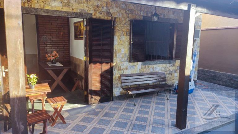 Imagem Casa com 3 Quartos à Venda, 180 m²