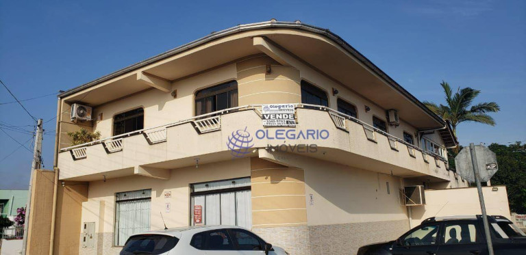 Sobrado com 4 Quartos à Venda, 460 m² em Centro - Penha