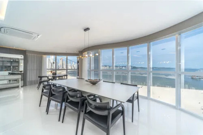 Apartamento com 4 Quartos à Venda, 237 m² em Centro - Balneário Camboriú