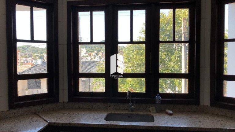 Imagem Casa com 3 Quartos à Venda, em Nossa Senhora De Lourdes - Santa Maria Imagem Casa com 3 Quartos à Venda, em Nossa Senhora De Lourdes - Santa Maria