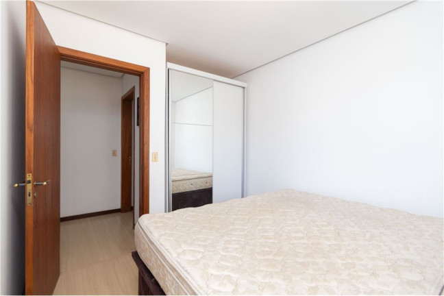 Imagem Imóvel com 3 Quartos à Venda,  em Moinhos De Vento - Porto Alegre
