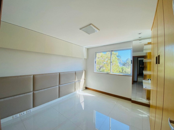 Imagem Imóvel com 3 Quartos à Venda, 180 m² em Várzea - Teresópolis Imagem Imóvel com 3 Quartos à Venda, 180 m² em Várzea - Teresópolis
