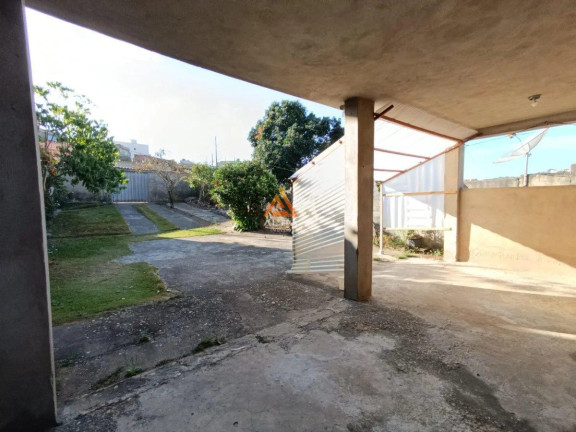 Imagem Casa com 3 Quartos à Venda, 385 m²