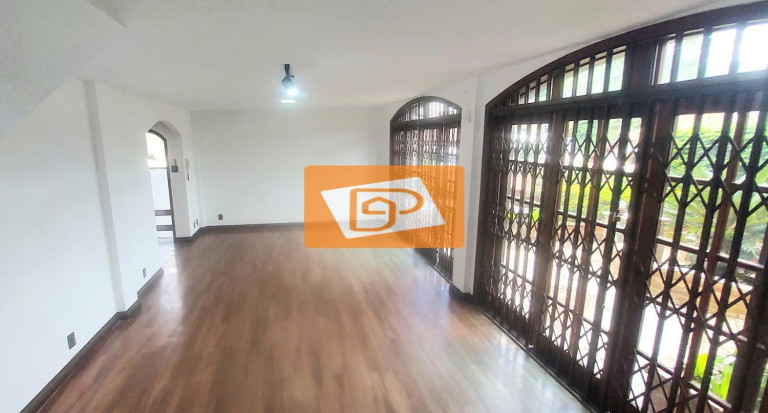 Imagem Casa com 6 Quartos à Venda, 300 m² em Bingen - Petrópolis