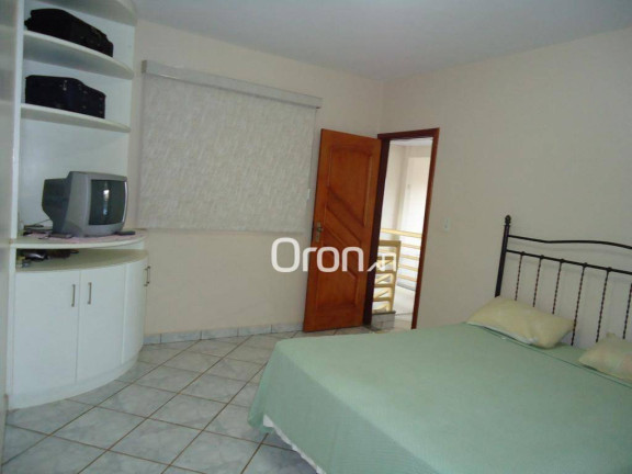 Imagem Sobrado com 4 Quartos à Venda, 393 m² em Vila Itatiaia - Goiânia