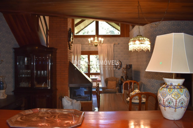 Imagem Imóvel com 4 Quartos à Venda, 162 m² em Região De Capivari - Campos Do Jordão Imagem Imóvel com 4 Quartos à Venda, 162 m² em Região De Capivari - Campos Do Jordão